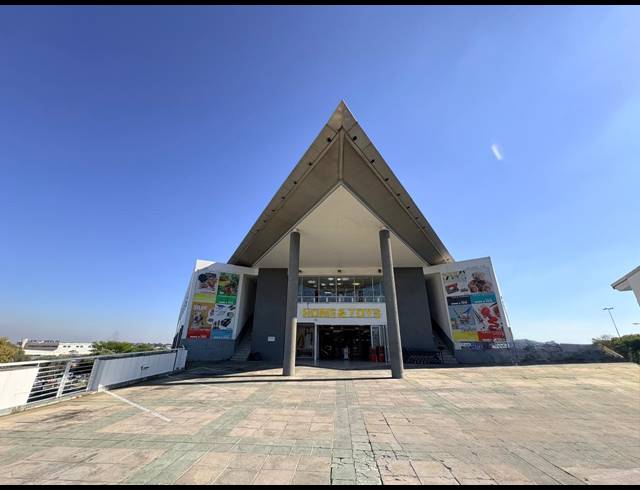 2,195M² RETAIL TO LET IN LONEHILL